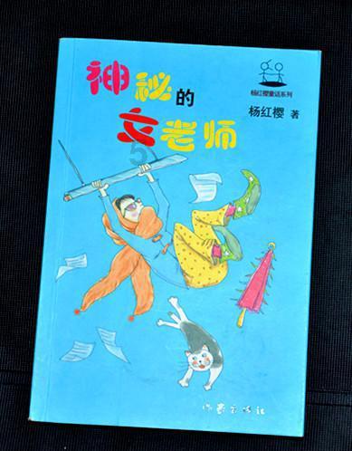 甜美奥莉吃甜点
